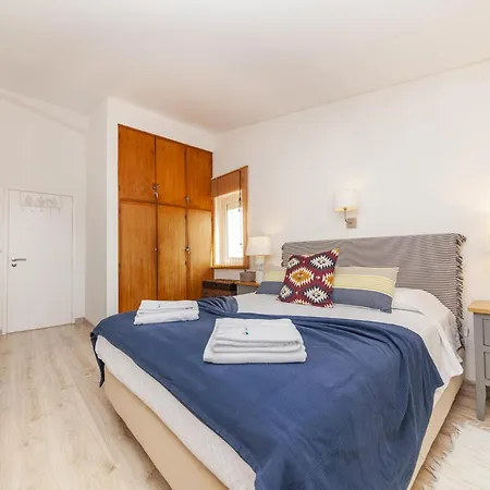 C18 - Church Square In Da *